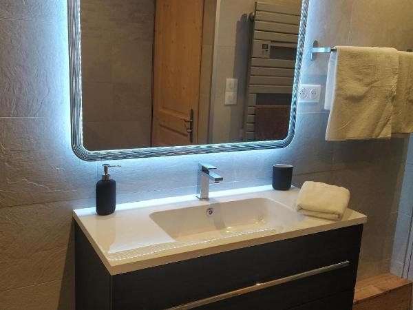 Chalet Lisa : photo 4 de la chambre chambre double avec salle de bains privative