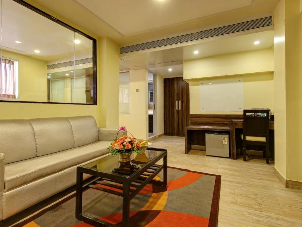 Hotel Mumbai House Juhu, Santacruz West, Mumbai : photo 8 de la chambre suite familiale