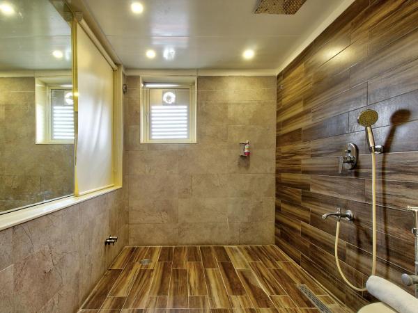 Hotel Mumbai House Juhu, Santacruz West, Mumbai : photo 10 de la chambre suite familiale