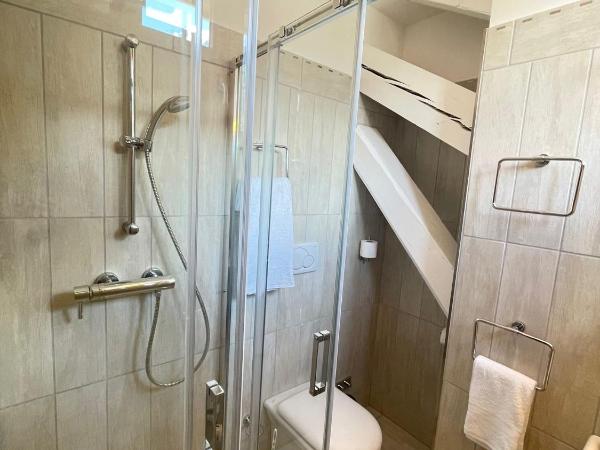 Hotel La Verticale : photo 1 de la chambre chambre triple