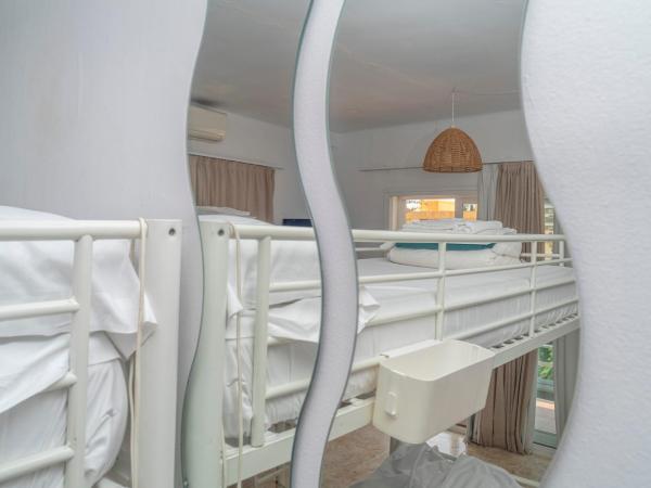 La Moraga de Poniente Malaga Hostel : photo 3 de la chambre lit dans dortoir de 6 lits (réservé aux adultes)