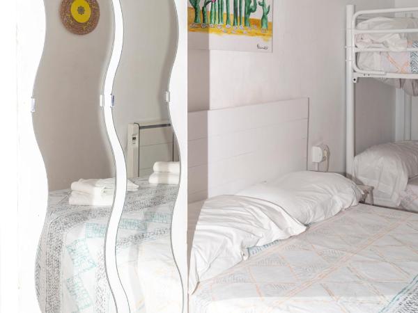 La Moraga de Poniente Malaga Hostel : photo 6 de la chambre chambre quadruple