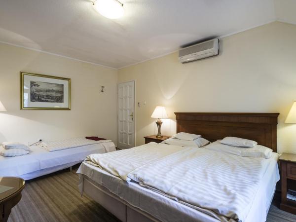 Hotel Romantik Eger : photo 4 de la chambre chambre triple