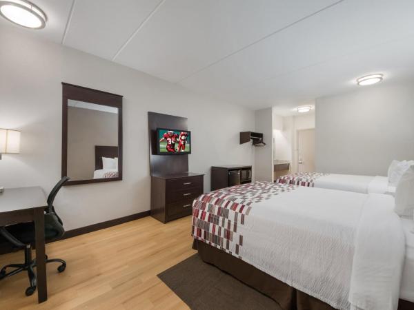 Red Roof Inn San Antonio - Seaworld Northwest : photo 2 de la chambre deluxe room with two queen beds non-smoking