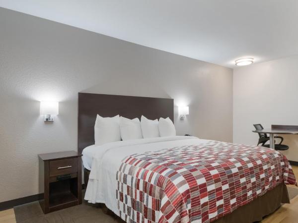 Red Roof Inn San Antonio - Seaworld Northwest : photo 1 de la chambre chambre lit king-size supérieure - non-fumeurs