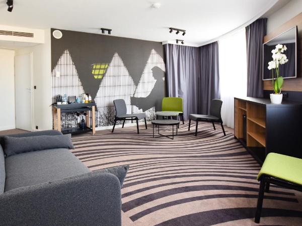 Novotel Szczecin Centrum : photo 8 de la chambre suite avec 1 lit double et 1 canapé-lit