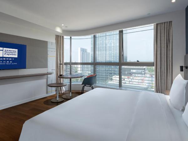 Holiday Inn Express Chengdu High-Tech Zone : photo 2 de la chambre chambre king standard avec vue sur ville