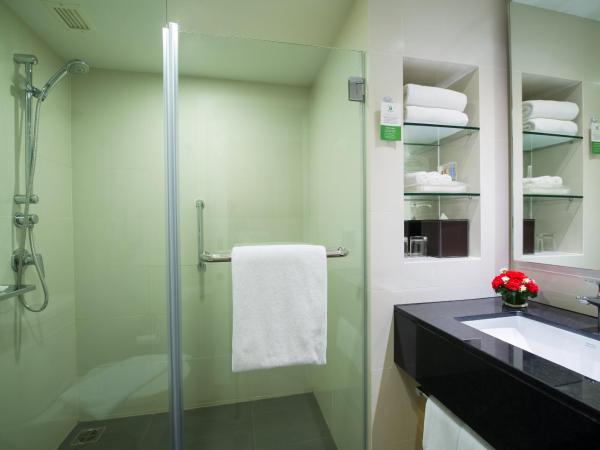 Holiday Inn Bangkok Silom, an IHG Hotel : photo 7 de la chambre suite 1 chambre lit king-size – vue sur ville