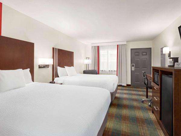 Ramada by Wyndham San Antonio Near SeaWorld - Lackland AFB : photo 4 de la chambre chambre 2 lits queen-size - non-fumeurs