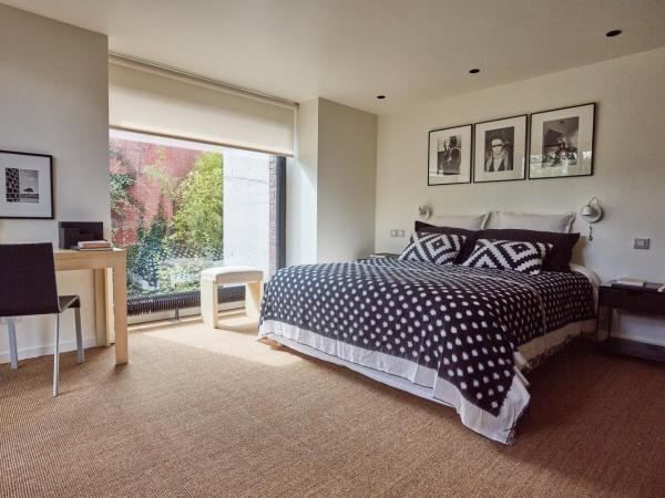 LA PORTE ROUGE RBX : photo 2 de la chambre chambre lit queen-size - vue sur jardin