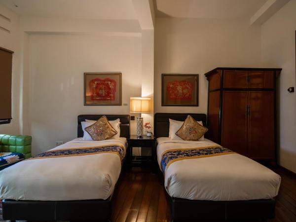 Hotel Penaga : photo 1 de la chambre chambre lits jumeaux hutton deluxe avec jacuzzi