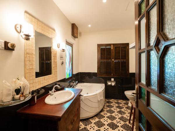 Hotel Penaga : photo 6 de la chambre chambre lit queen-size hutton deluxe avec jacuzzi