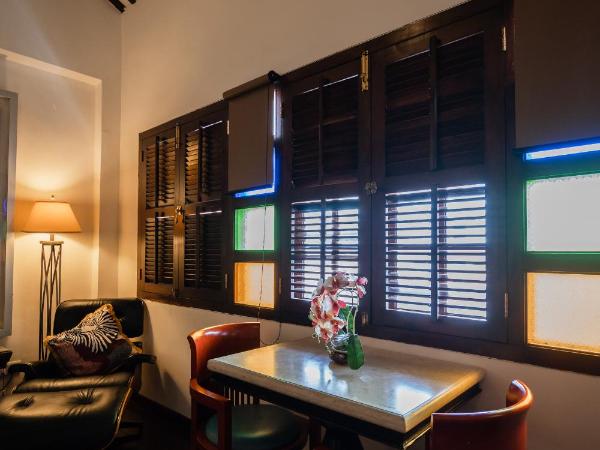 Hotel Penaga : photo 1 de la chambre chambre lit king-size hutton deluxe avec jacuzzi et balcon