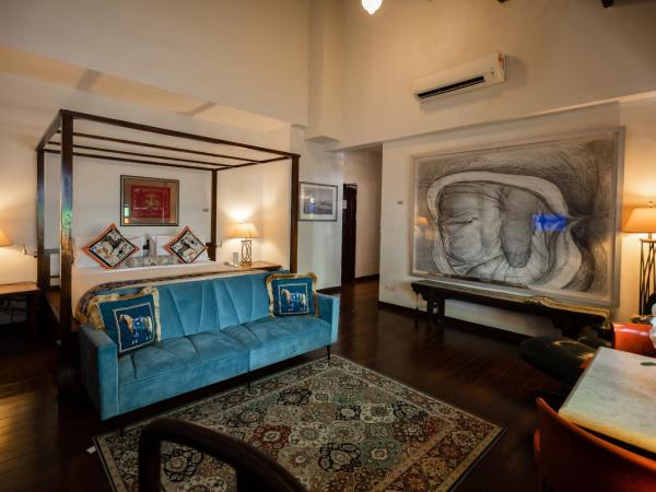 Hotel Penaga : photo 2 de la chambre chambre lit king-size hutton deluxe avec jacuzzi et balcon