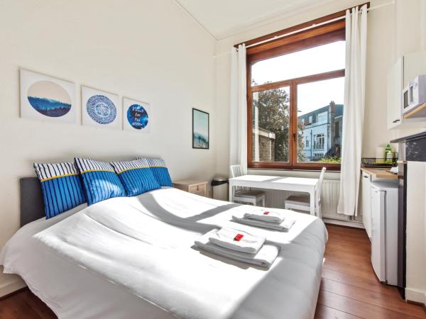 The Old One Fifteen by Romy&Travis : photo 2 de la chambre chambre quadruple avec salle de bains privative