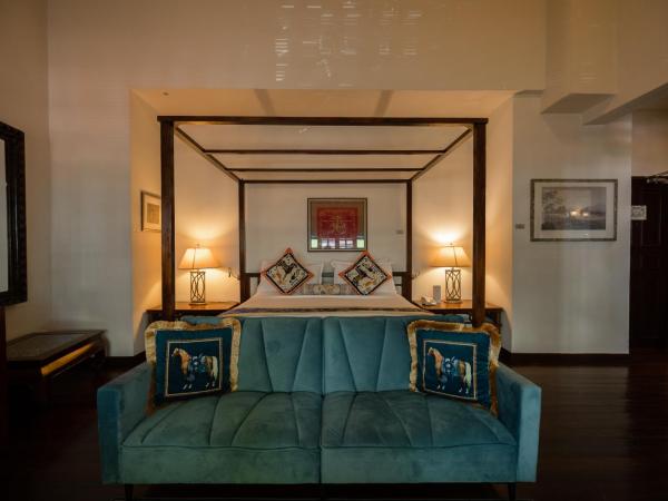 Hotel Penaga : photo 1 de la chambre chambre lit king-size hutton deluxe avec jacuzzi