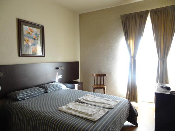 Hostal Cal Forner : photo 2 de la chambre chambre double