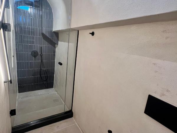 ArmonOia Suites : photo 7 de la chambre chambre lit king-size - vue sur mer