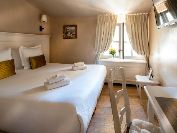 Les Quatre Dauphins : photo 1 de la chambre chambre double confort