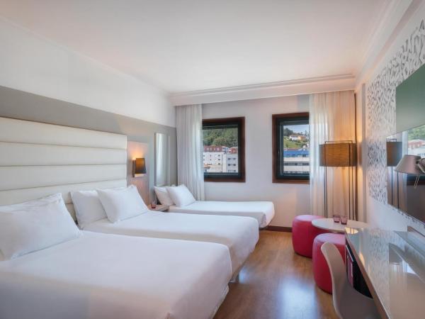 Hotel Santiago Plaza Affiliated by Meliá : photo 3 de la chambre chambre triple