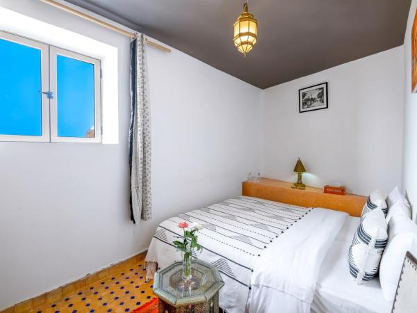 Riad Kafila : photo 1 de la chambre chambre lits jumeaux - fenêtre sur mer n°6