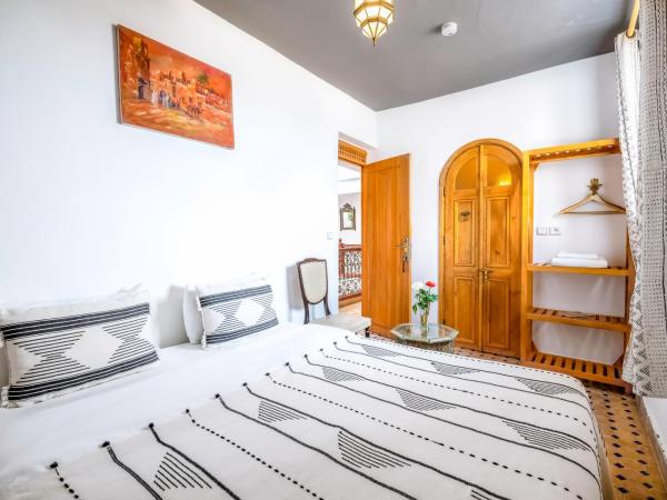 Riad Kafila : photo 3 de la chambre chambre lits jumeaux - fenêtre sur mer n°6