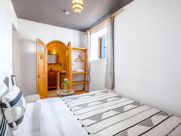 Riad Kafila : photo 4 de la chambre chambre lits jumeaux - fenêtre sur mer n°6
