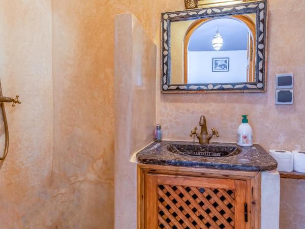 Riad Kafila : photo 6 de la chambre chambre lits jumeaux - fenêtre sur mer n°6