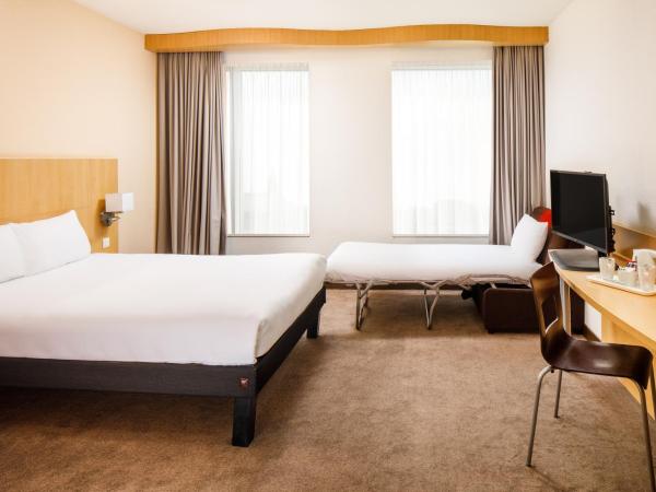 ibis Nottingham Centre : photo 8 de la chambre chambre familiale avec 1 lit double et 1 lit enfant
