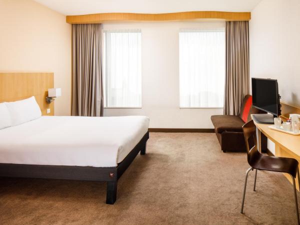 ibis Nottingham Centre : photo 6 de la chambre chambre familiale avec 1 lit double et 1 lit enfant