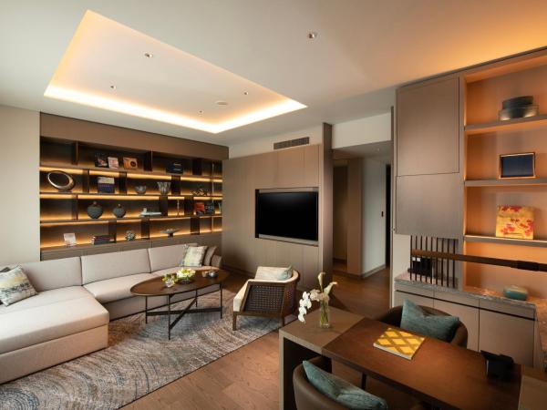 Hilton Hiroshima : photo 5 de la chambre suite deluxe avec lit king-size