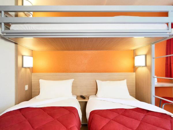 Premiere Classe Charleville Mezieres : photo 5 de la chambre chambre triple avec 2 lits simples et 1 lit superposé