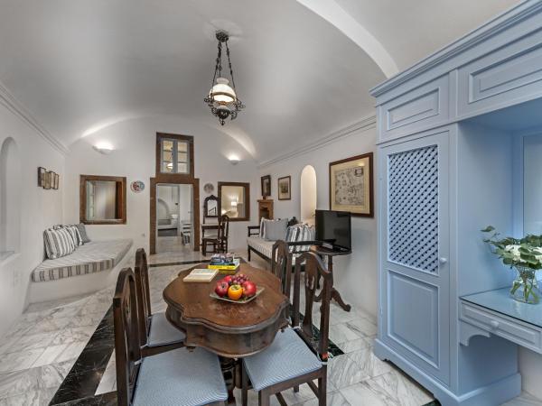 Aigialos Luxury Traditional Settlement : photo 7 de la chambre résidences authentiques santorinia