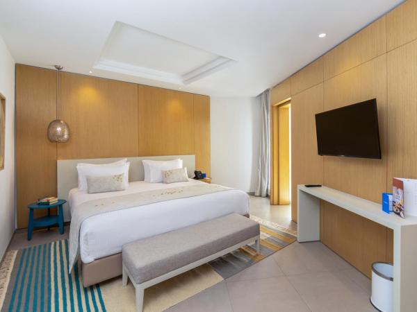 Royal Azur Thalassa : photo 2 de la chambre suite deluxe avec lit king-size