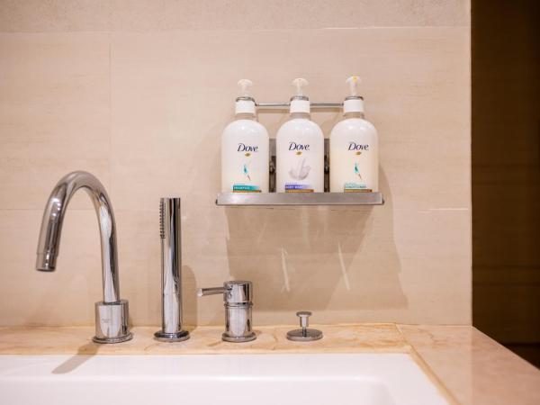 Holiday Inn Agra MG Road an IHG Hotel : photo 6 de la chambre suite lit king-size