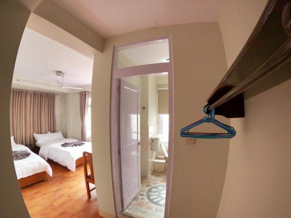 Om Tara Guest House Pvt Ltd : photo 3 de la chambre chambre double avec salle de bains privative