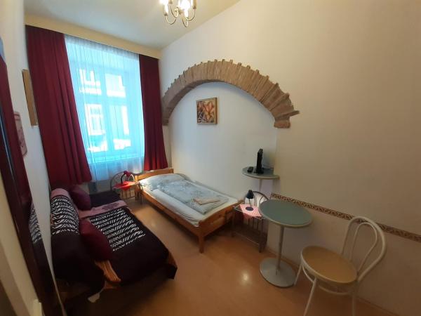 HappyHostel : photo 5 de la chambre chambre simple avec salle de bains commune