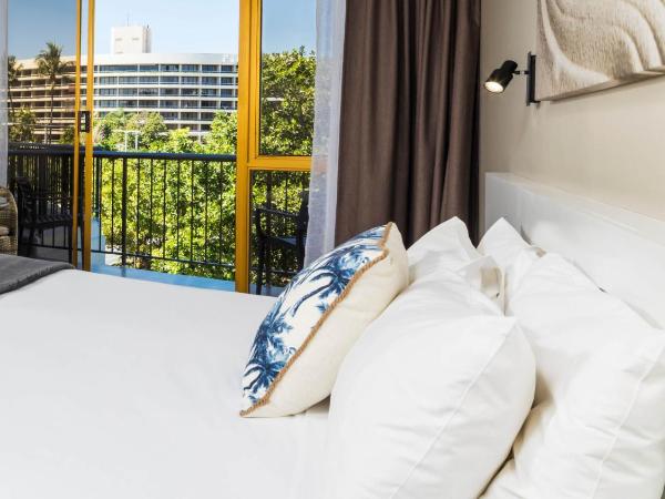 Pacific Hotel Cairns : photo 3 de la chambre chambre lit king-size supérieure avec balcon