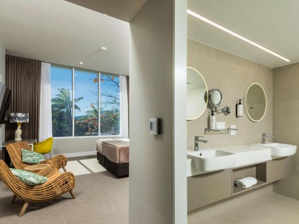 Pacific Hotel Cairns : photo 4 de la chambre chambre lit king-size exécutive