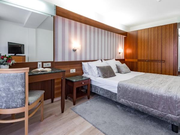 Hotel Uvala : photo 4 de la chambre chambre double/lits jumeaux - balcon et vue sur mer