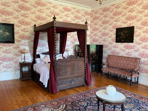 24H LE MANS Château de Lauresse chambres d'hôtes Luxe : photo 8 de la chambre chambre deluxe (2 adultes + 1 enfant)