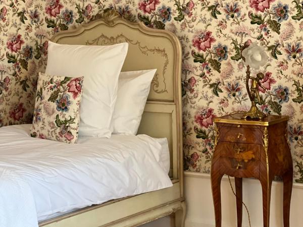 24H LE MANS Château de Lauresse chambres d'hôtes Luxe : photo 5 de la chambre chambre double familiale