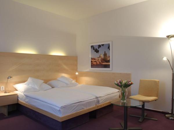 Hotel DAP : photo 4 de la chambre chambre double avec balcon