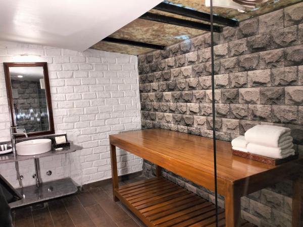 Fort JadhavGADH -A GADH Heritage Hotel : photo 8 de la chambre neem forest cottage - in room spa with complimentary in room signature massage (aroma/swedish) for couple at our spa (45 minutes with prior appointment) once during stay.