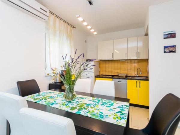 Apartments and rooms with parking space Grebastica, Sibenik - 17831 : photo 8 de la chambre appartement 1 chambre avec terrasse