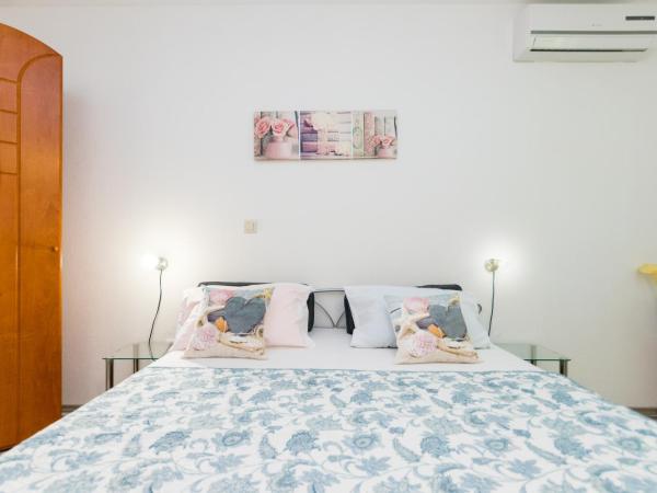 Apartments and rooms with parking space Grebastica, Sibenik - 17831 : photo 5 de la chambre appartement 3 chambres avec terrasse