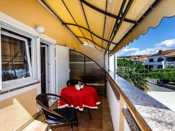 Apartments and rooms with parking space Malinska, Krk - 18193 : photo 6 de la chambre studio avec balcon