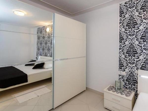 Apartments and rooms with parking space Malinska, Krk - 18193 : photo 4 de la chambre appartement 2 chambres avec terrasse