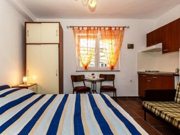 Apartments and rooms with parking space Malinska, Krk - 18193 : photo 7 de la chambre studio avec terrasse