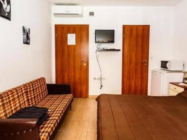 Apartments and rooms with parking space Malinska, Krk - 18193 : photo 2 de la chambre studio avec balcon